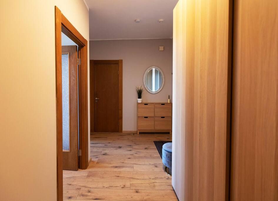 Stylish Apartment With Parking & Spacious Balcony Riga Extérieur photo